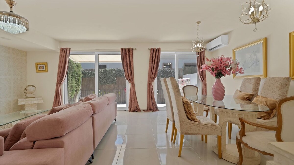 Townhouse Rosa - Andalucian Elegance in Estepona