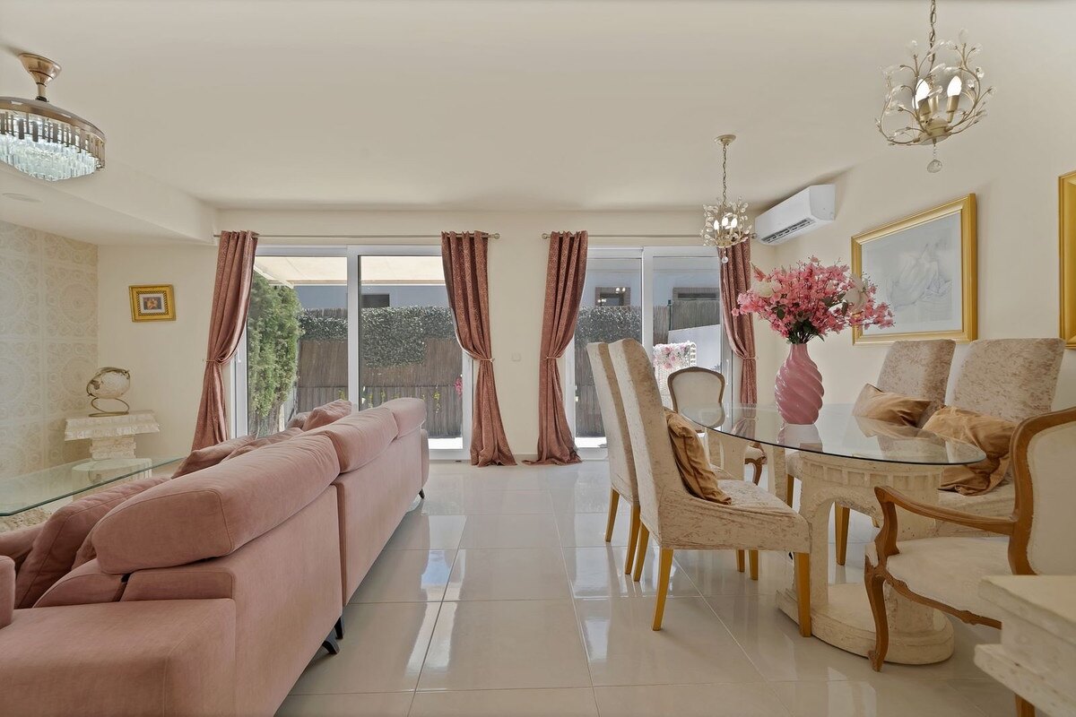Townhouse Rosa - Andalucian Elegance in Estepona