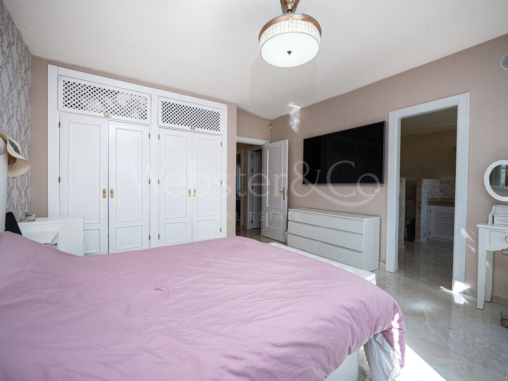 Townhouse Rosa - Andalucian Elegance in Estepona