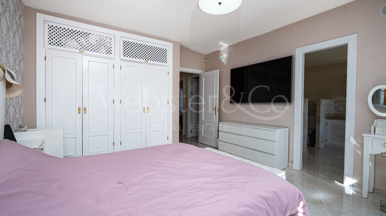 Townhouse Rosa - Andalucian Elegance in Estepona