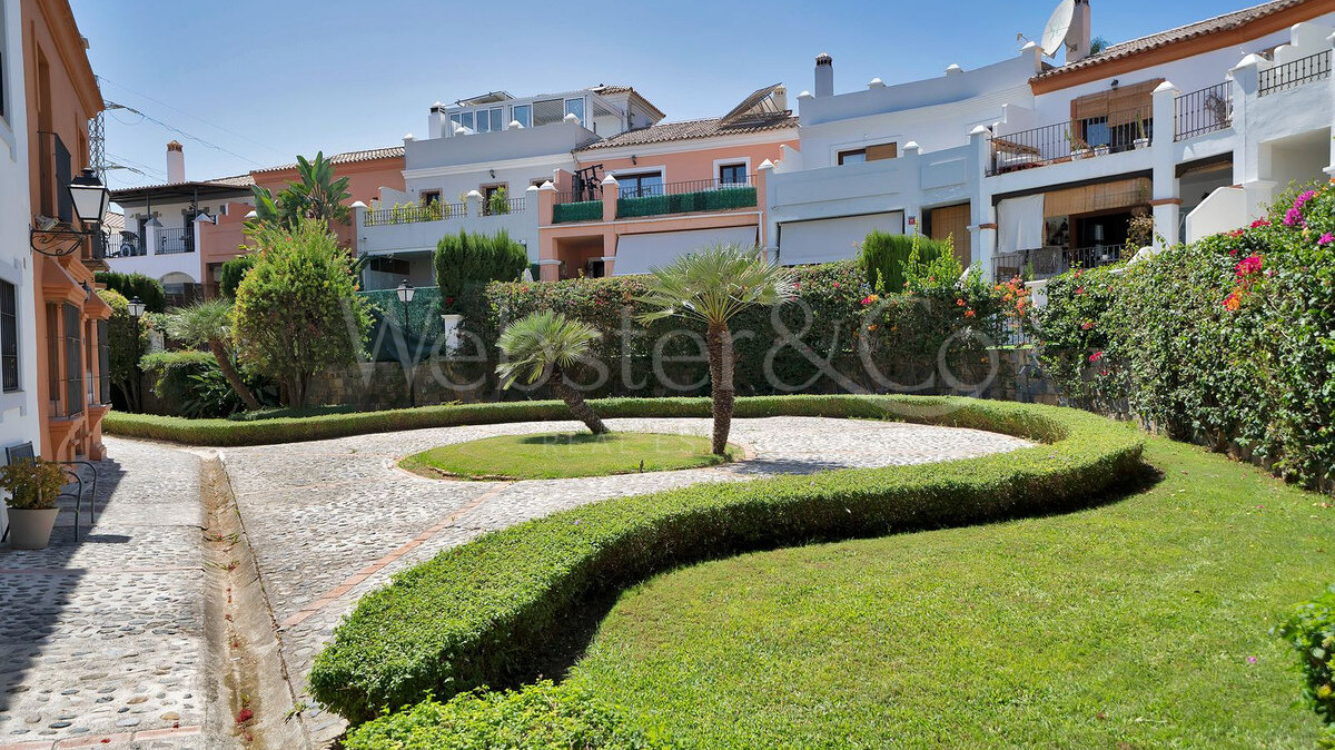 Townhouse Rosa - Andalucian Elegance in Estepona