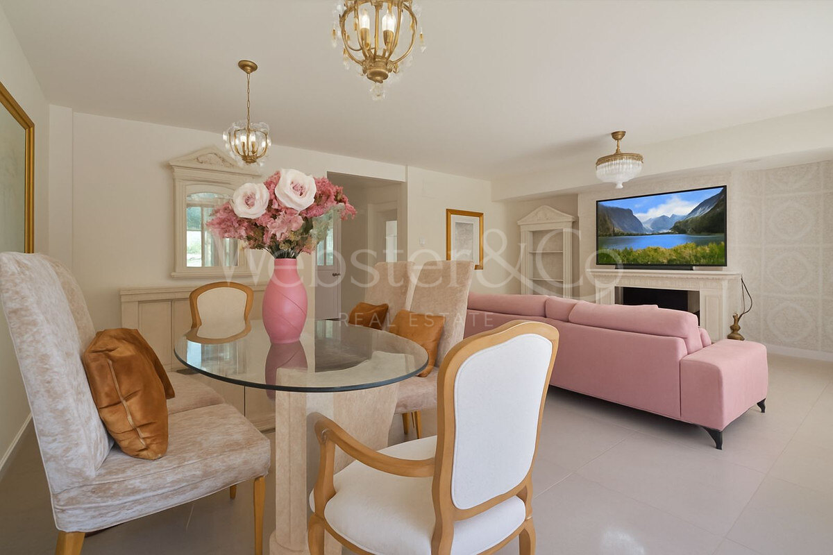 Townhouse Rosa - Andalucian Elegance in Estepona