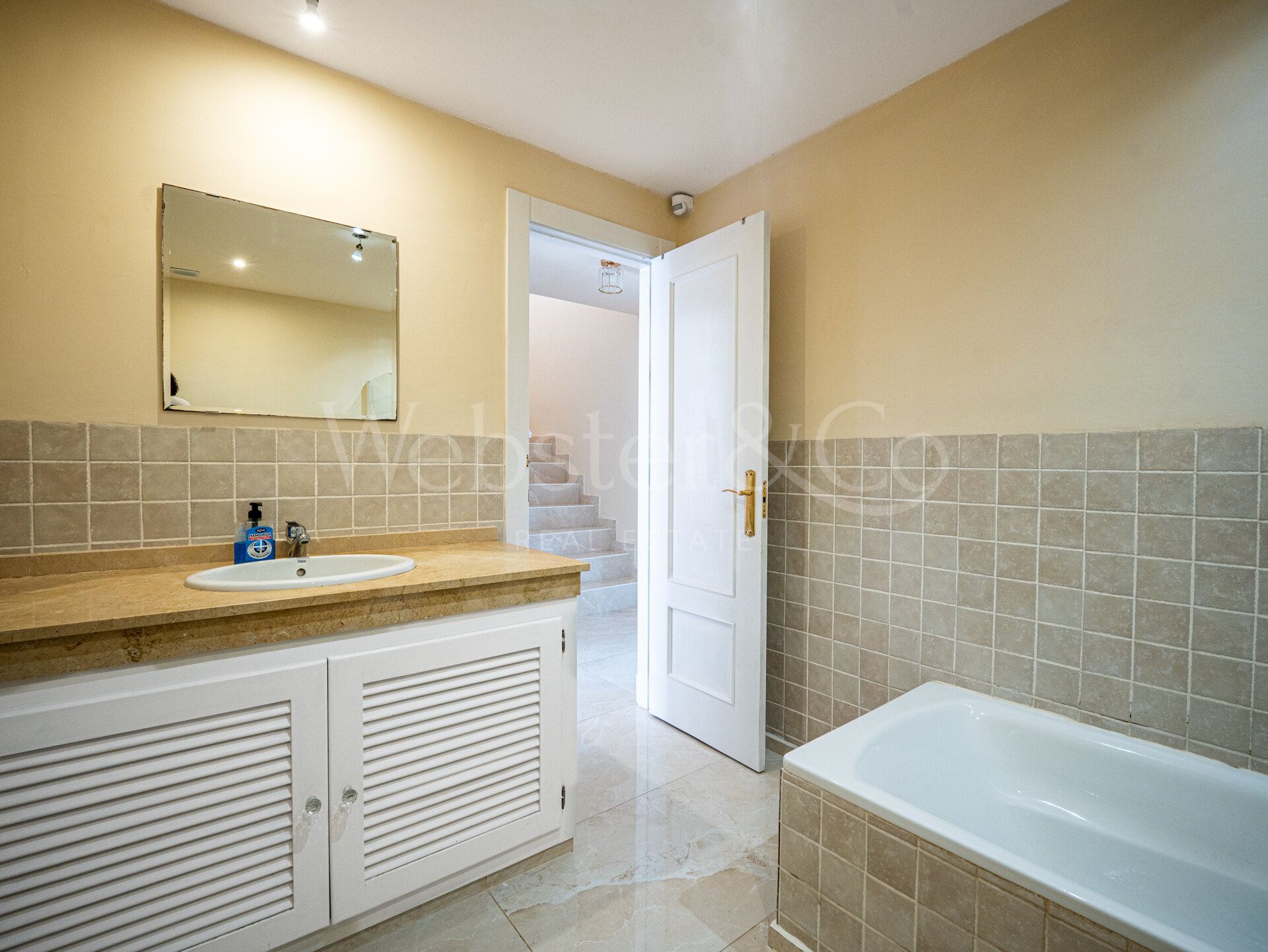 Townhouse Rosa - Andalucian Elegance in Estepona