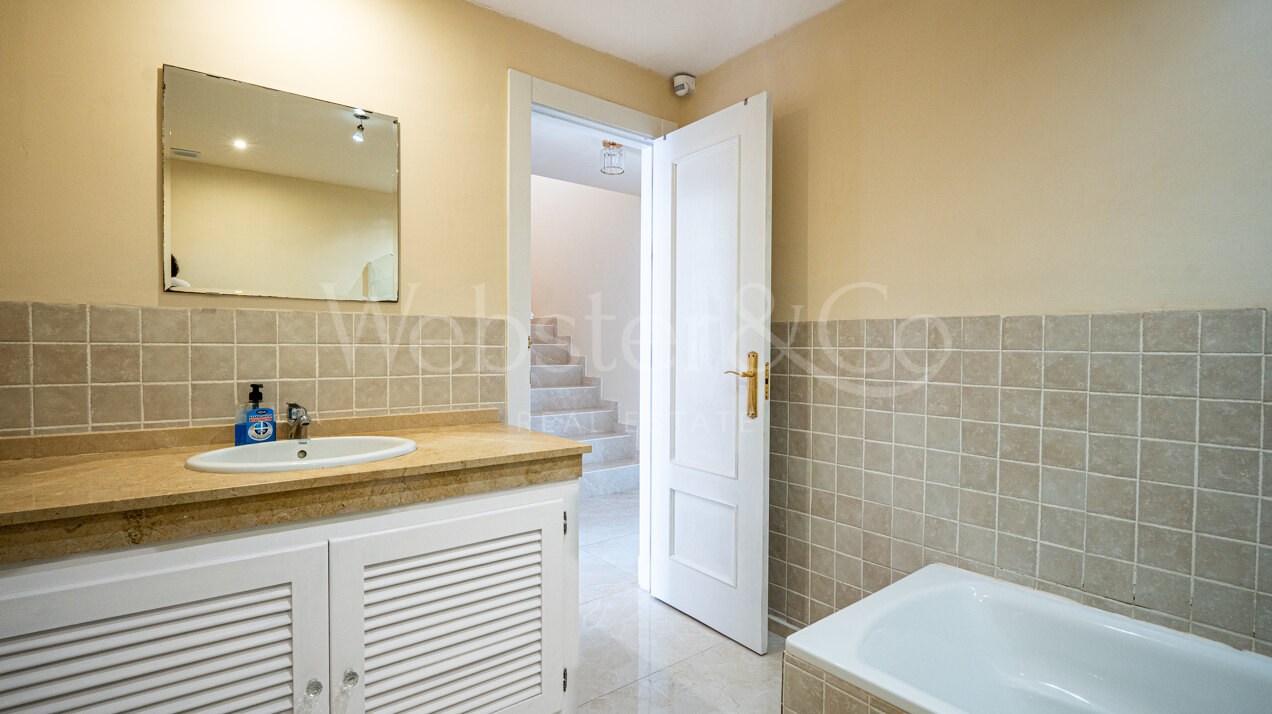 Townhouse Rosa - Andalucian Elegance in Estepona