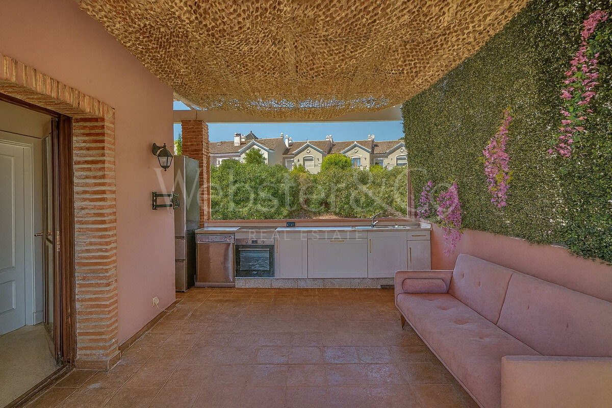 Townhouse Rosa - Andalucian Elegance in Estepona