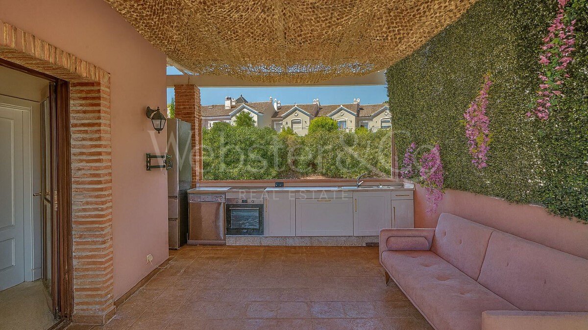 Townhouse Rosa - Andalucian Elegance in Estepona