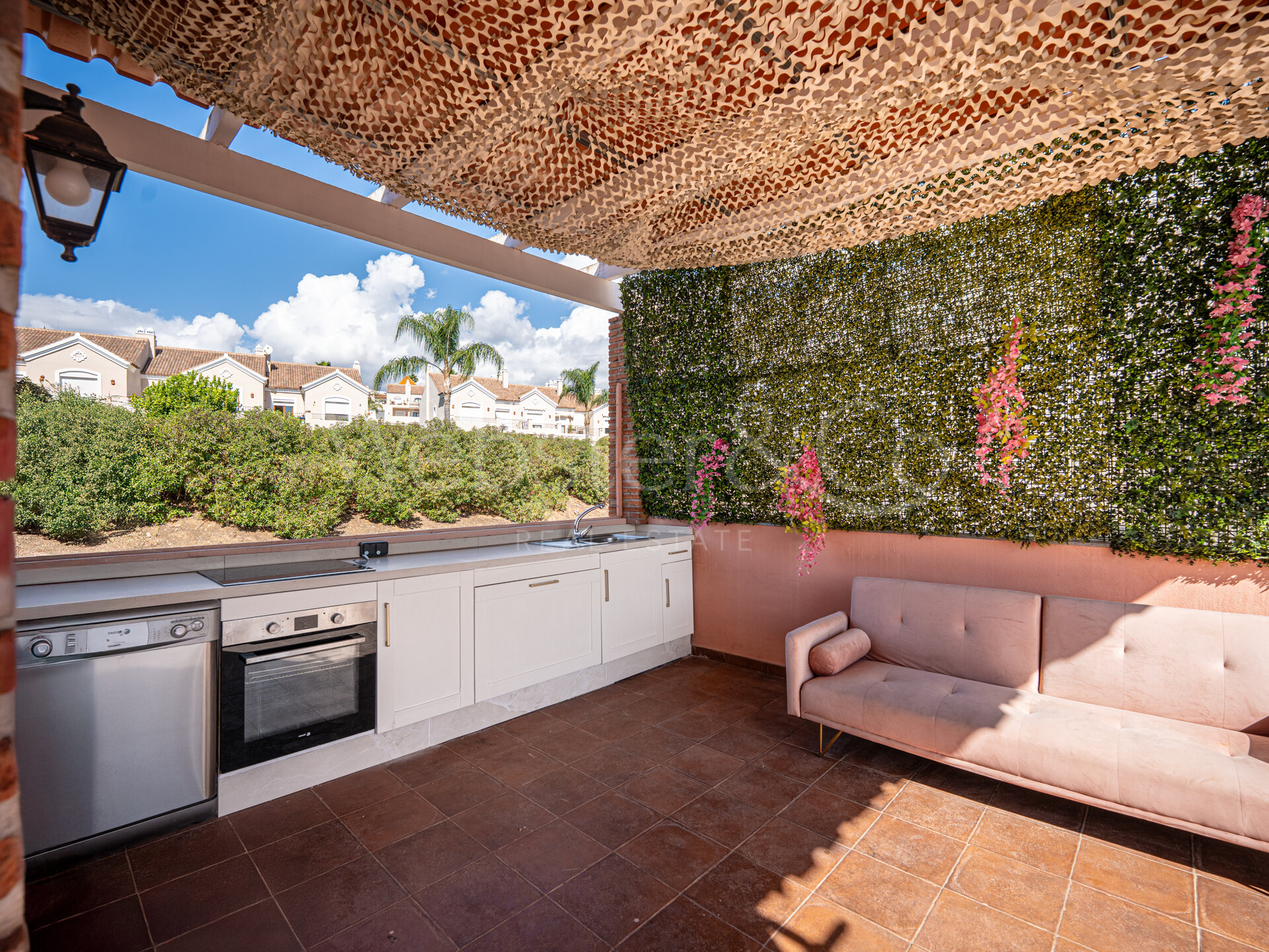 Townhouse Rosa - Andalucian Elegance in Estepona