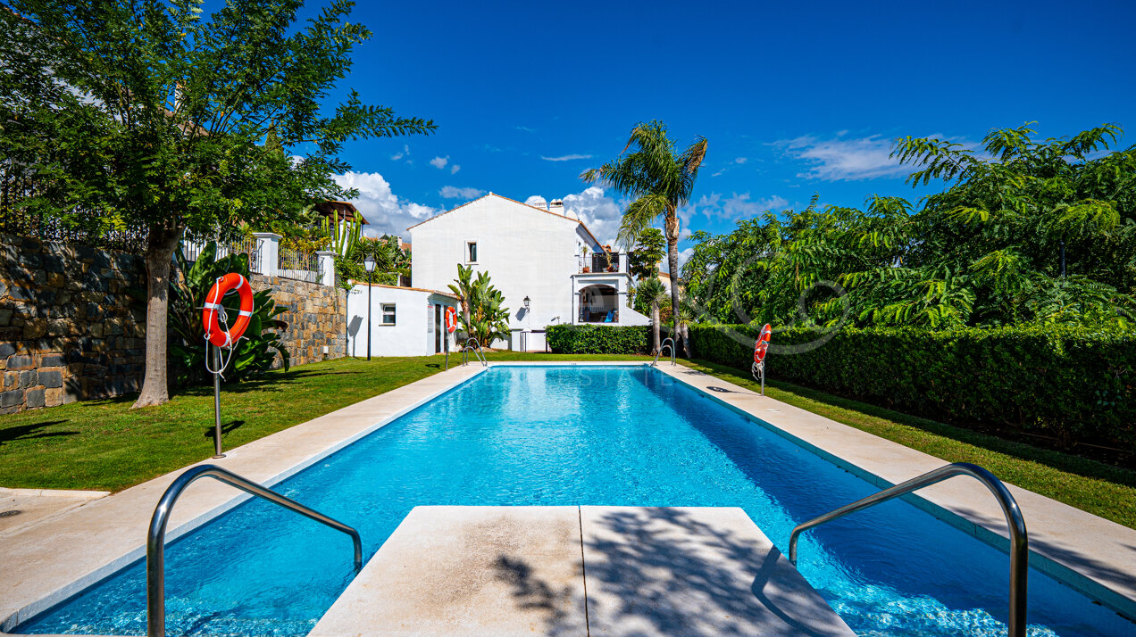 Townhouse Rosa - Andalucian Elegance in Estepona