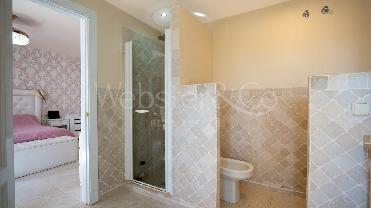 Townhouse Rosa - Andalucian Elegance in Estepona