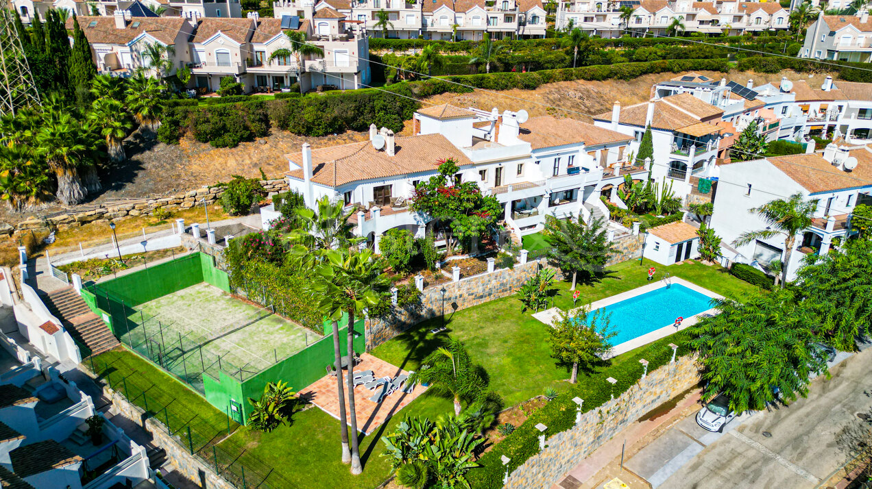 Townhouse Rosa - Andalucian Elegance in Estepona