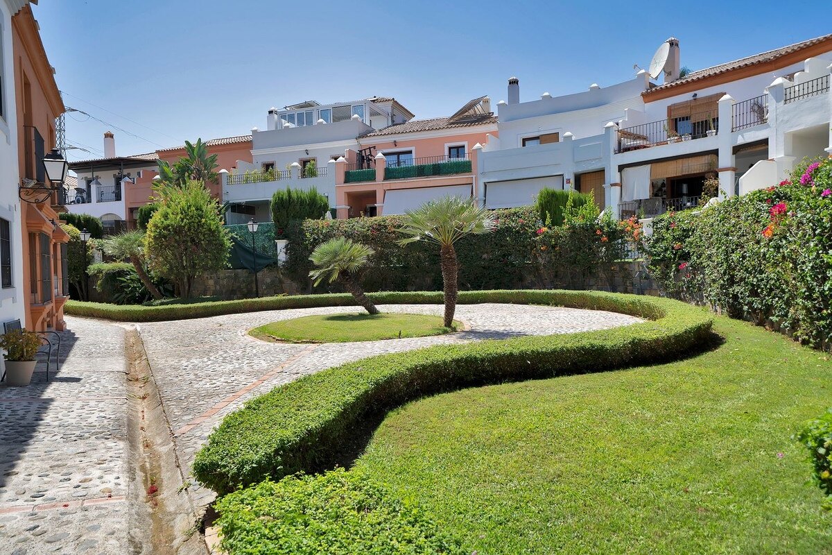 Townhouse Rosa – Elegancia Andaluza en Estepona