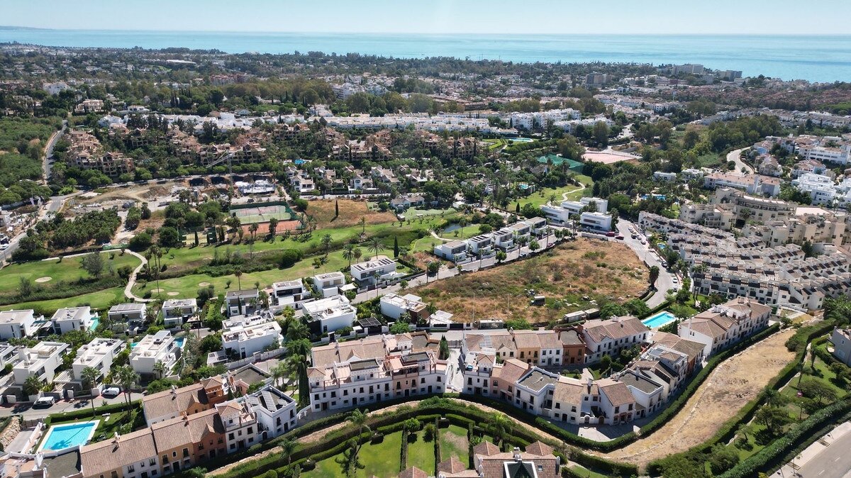 Townhouse Rosa - Andalucian Elegance in Estepona