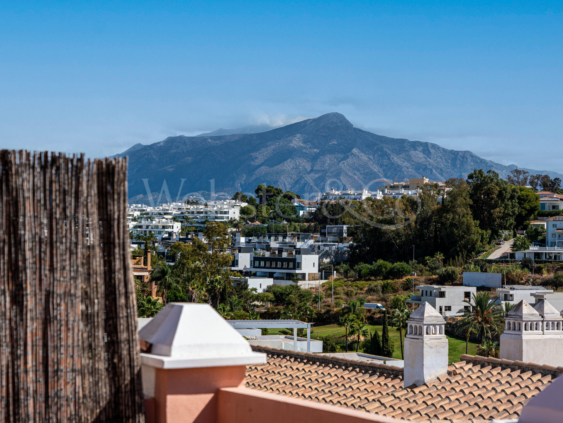 Townhouse Rosa - Andalucian Elegance in Estepona