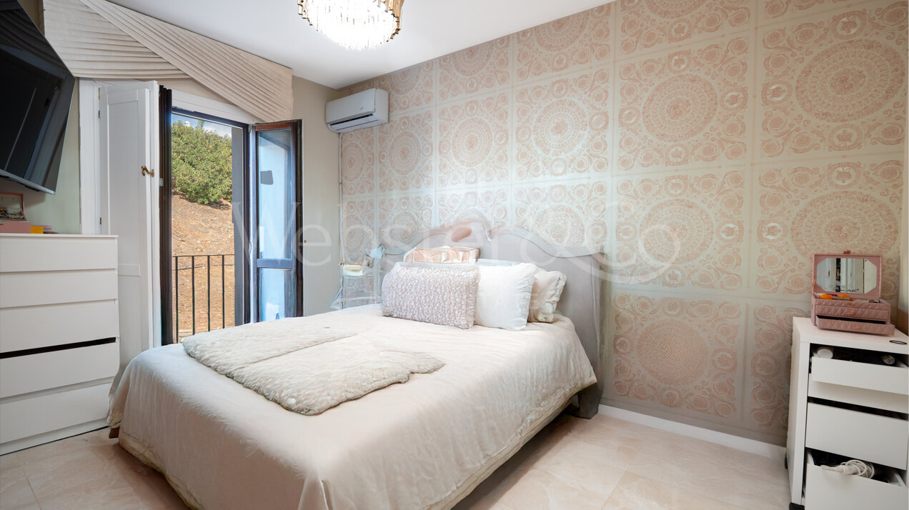 Townhouse Rosa - Andalucian Elegance in Estepona