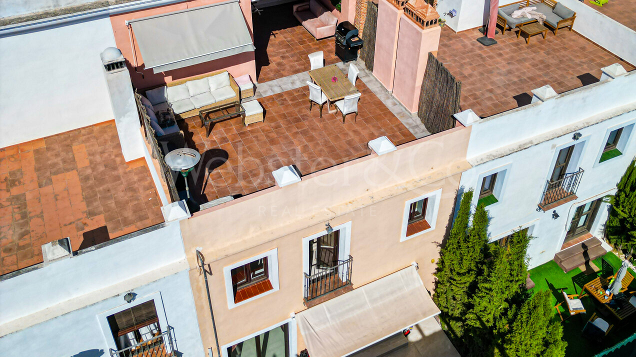 Townhouse Rosa - Andalucian Elegance in Estepona