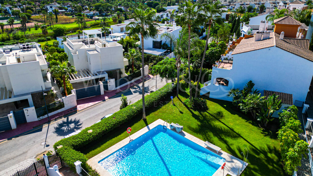 Townhouse Rosa - Andalucian Elegance in Estepona