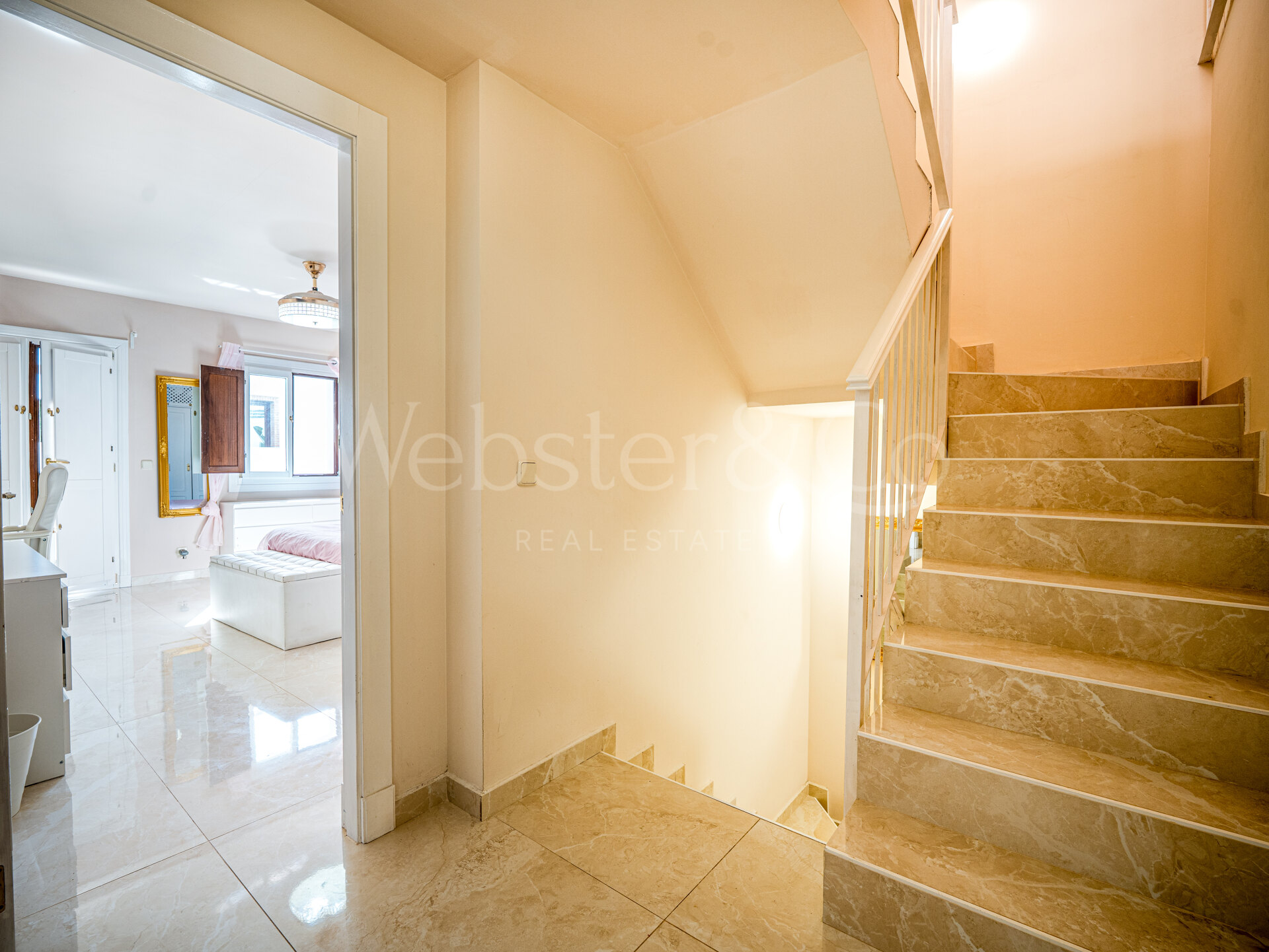 Townhouse Rosa - Andalucian Elegance in Estepona