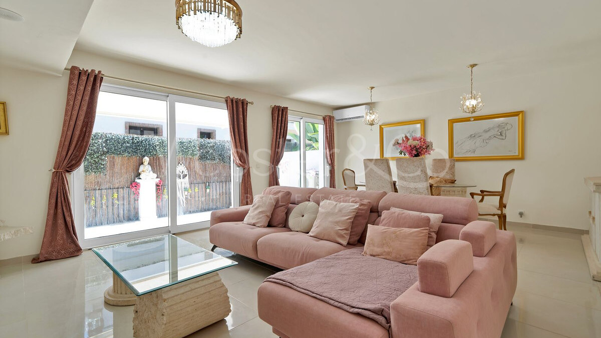 Townhouse Rosa - Andalucian Elegance in Estepona