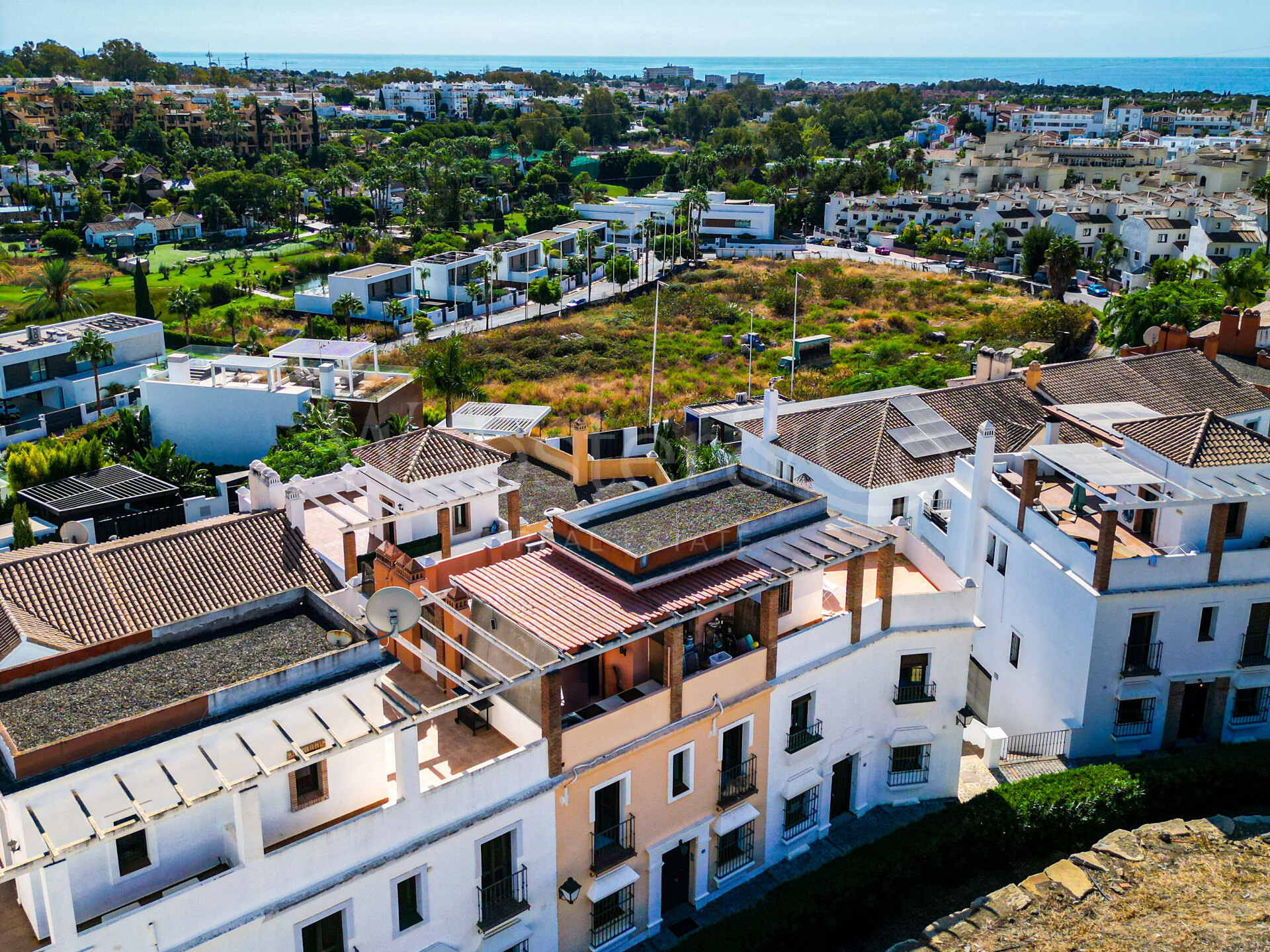 Townhouse Rosa - Andalucian Elegance in Estepona