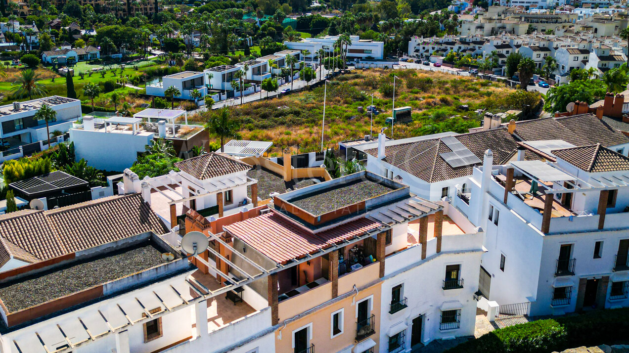Townhouse Rosa - Andalucian Elegance in Estepona