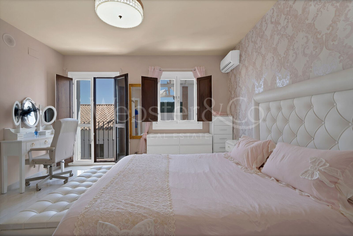 Townhouse Rosa - Andalucian Elegance in Estepona