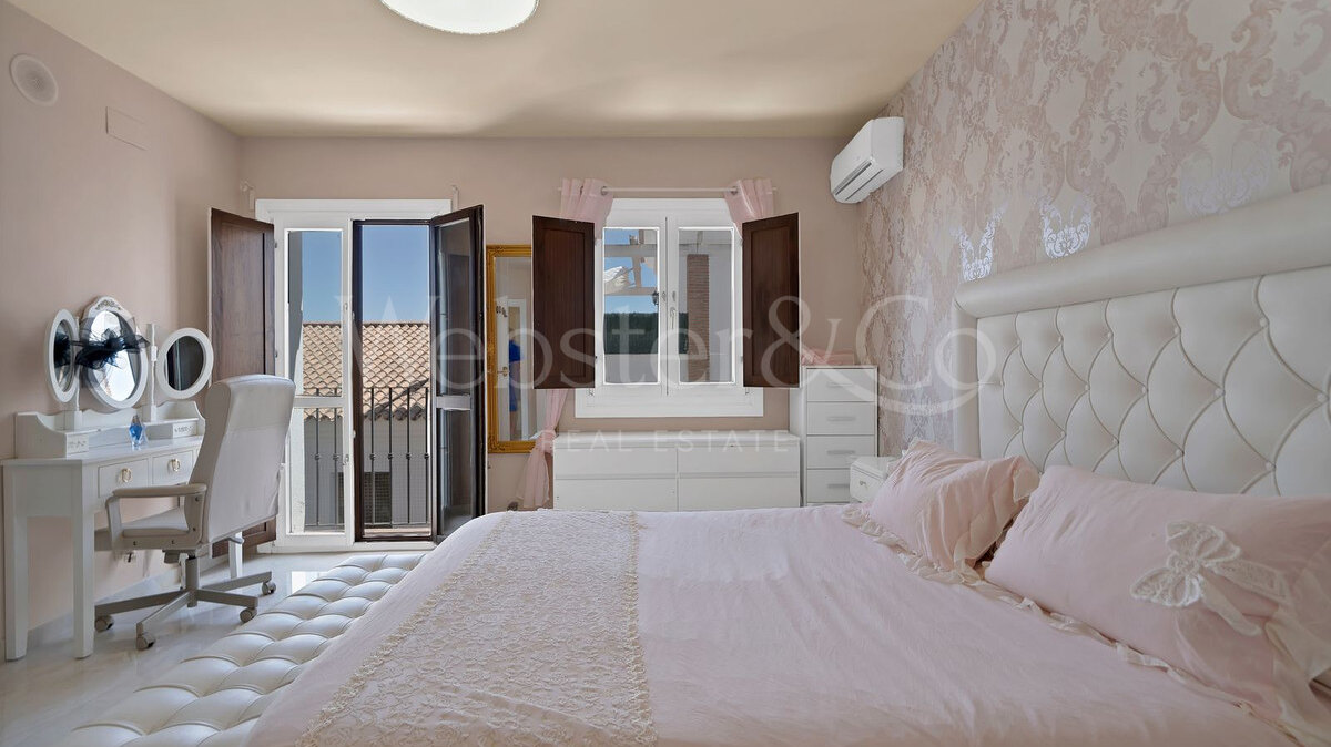 Townhouse Rosa - Andalucian Elegance in Estepona