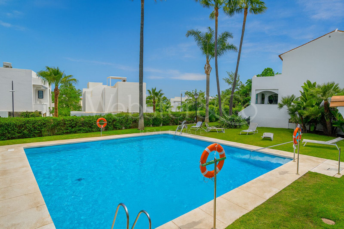 Townhouse Rosa - Andalucian Elegance in Estepona