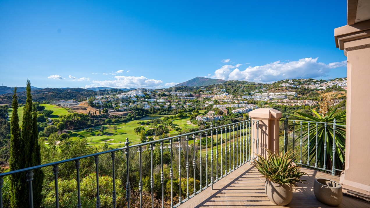 Townhouse The Nest - Renovated Elegance in Benahavís