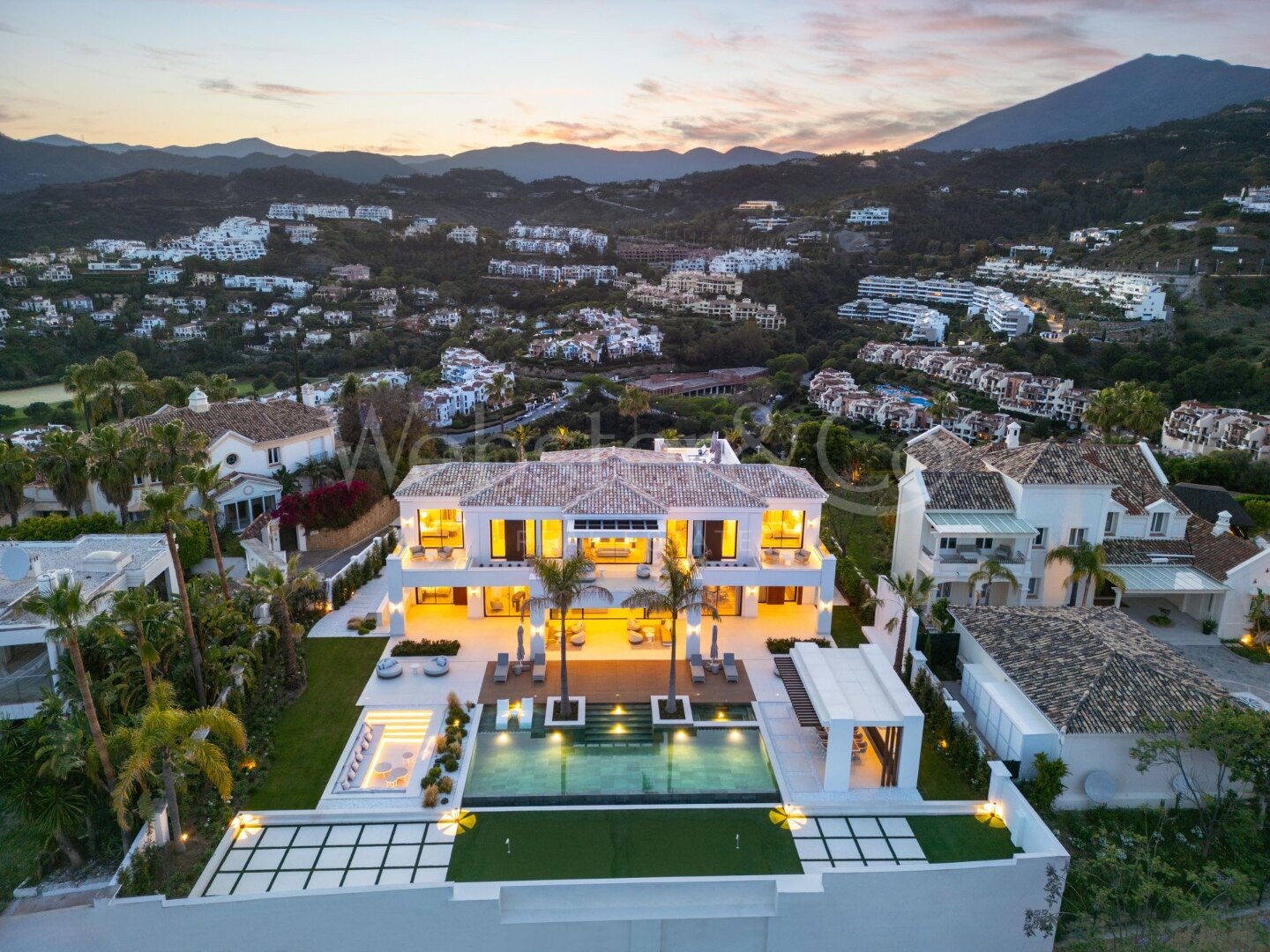 Villa Solace – Hogar Exquisita en Monte Halcones