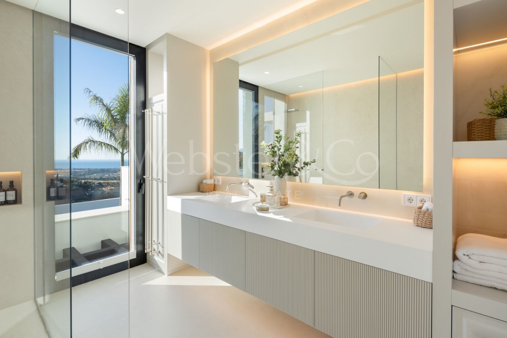 Villa Solace – Hogar Exquisita en Monte Halcones