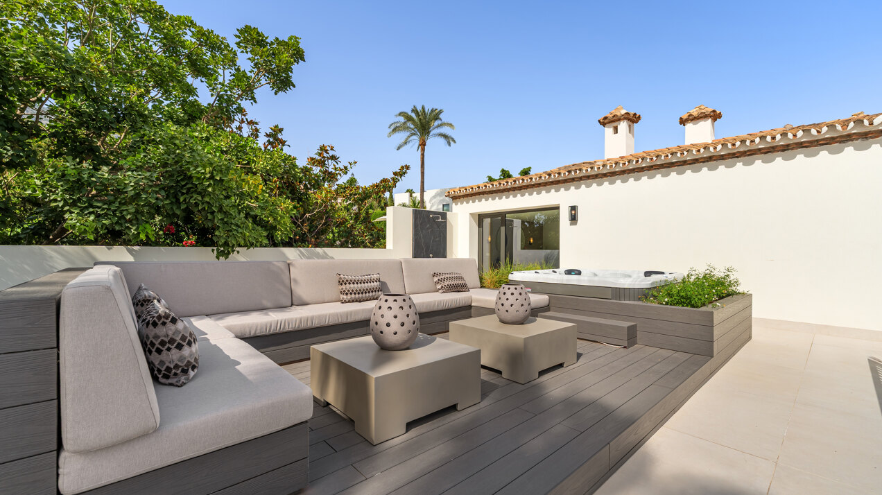 Exquisitely renovated Andalusian-style residence