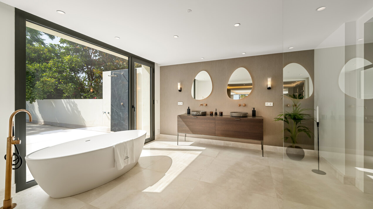 Exquisitely renovated Andalusian-style residence