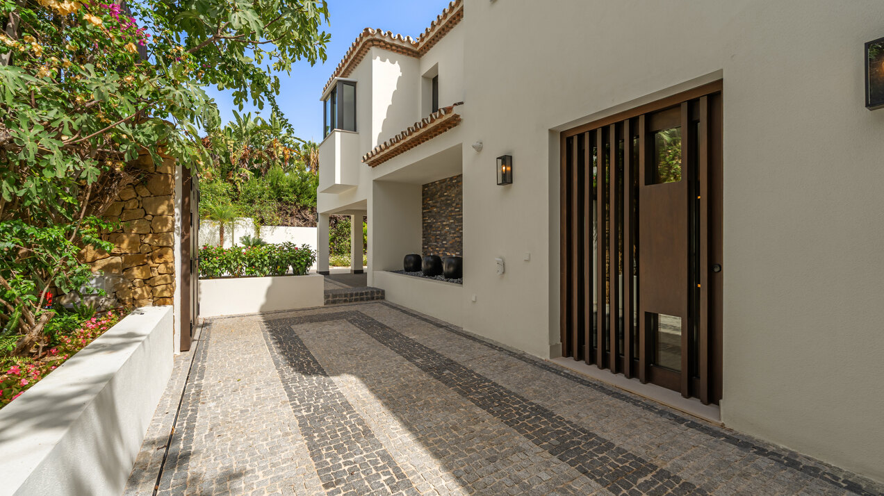 Exquisitely renovated Andalusian-style residence