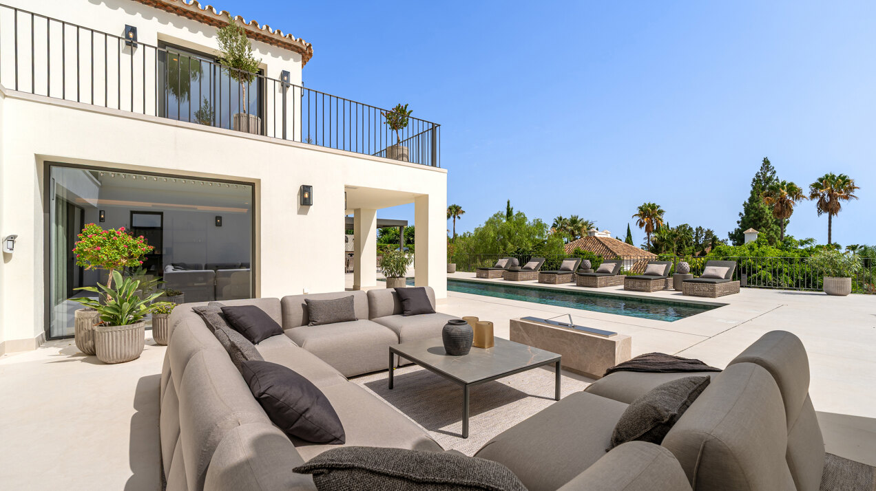 Exquisitely renovated Andalusian-style residence
