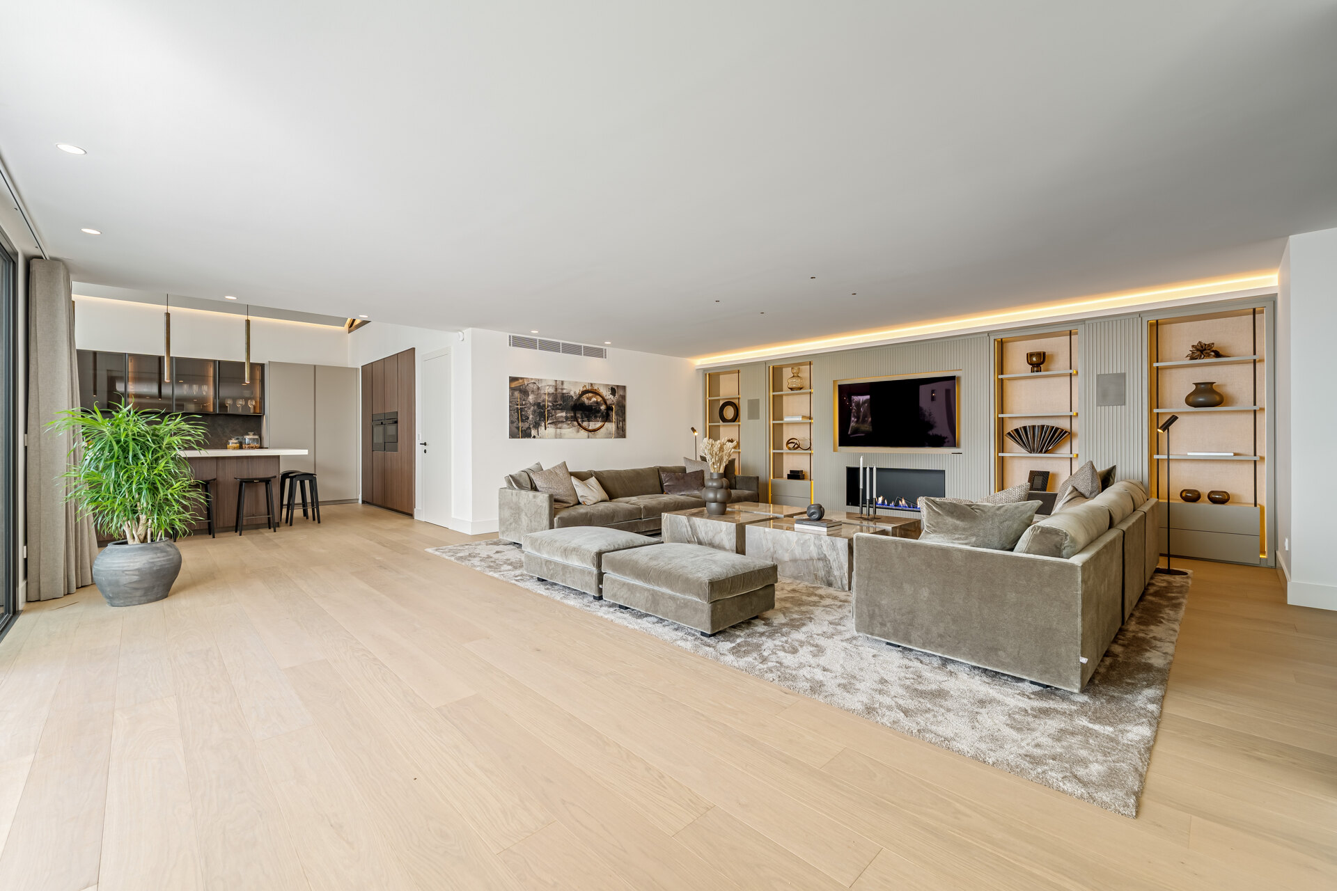 Exquisitely renovated Andalusian-style residence