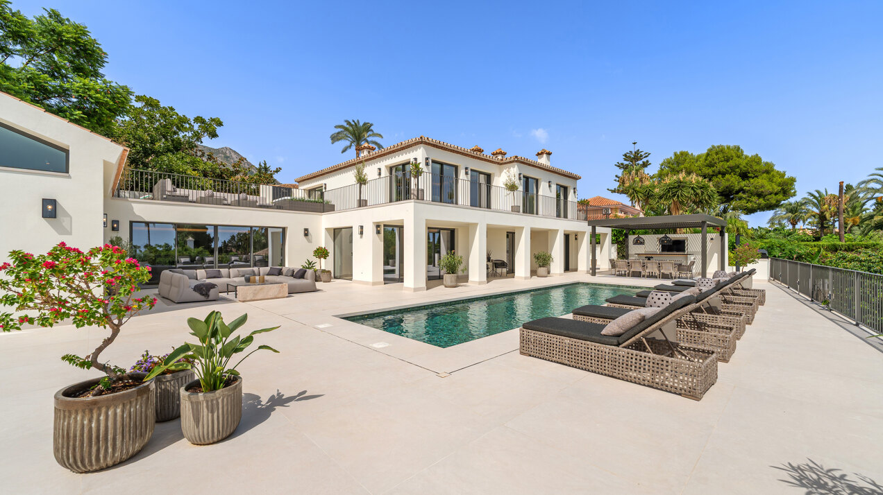 Exquisitely renovated Andalusian-style residence