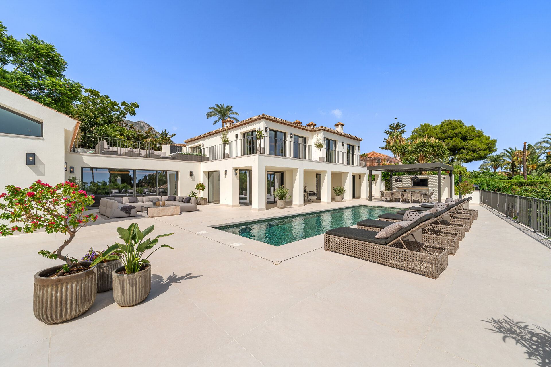Exquisitely renovated Andalusian-style residence