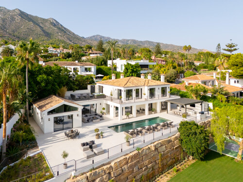 Exquisitely renovated Andalusian-style residence