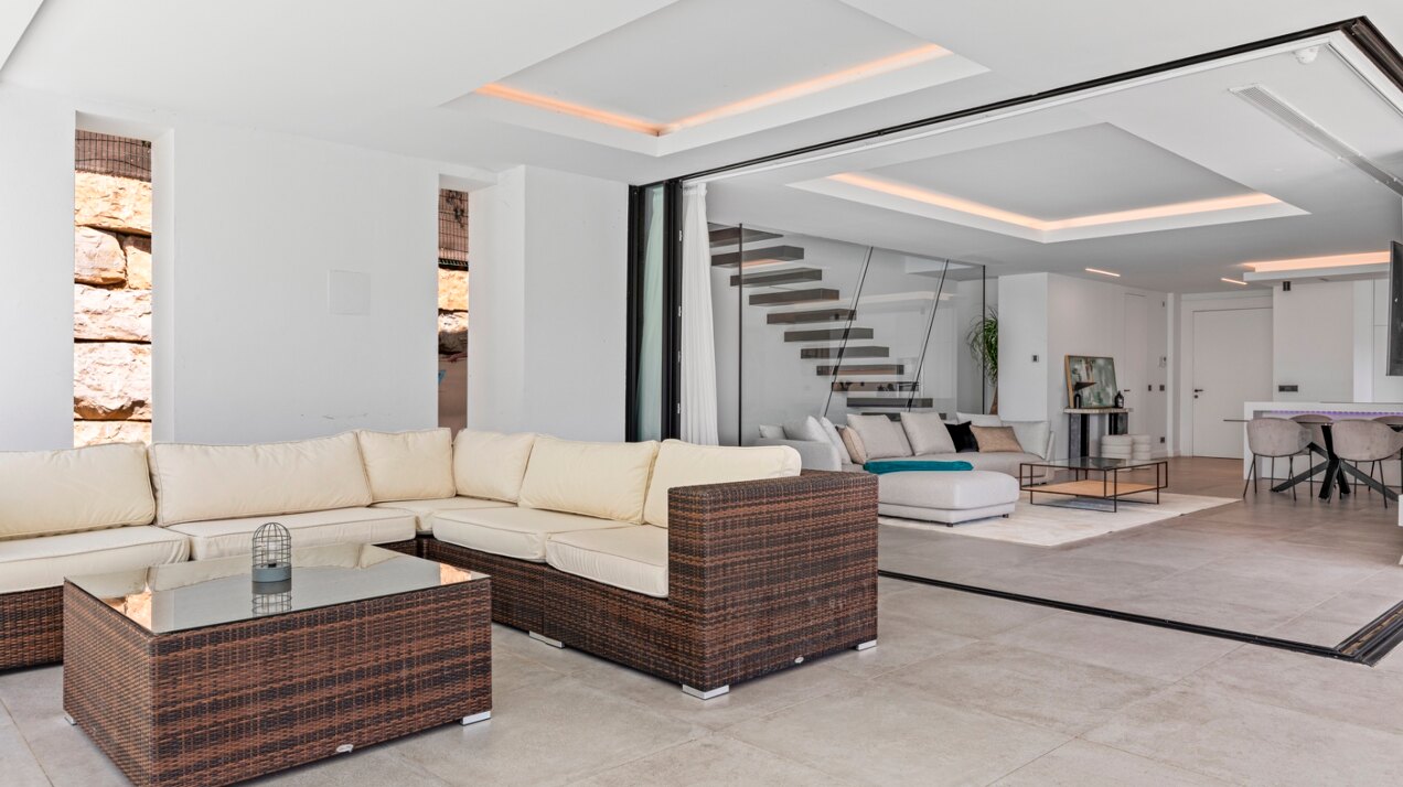 Modern Beachside Villa in El Campanario