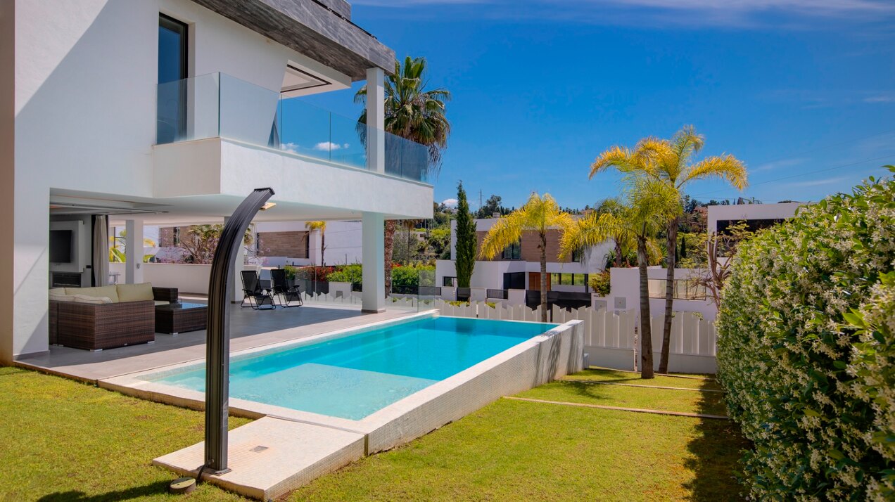 Modern Beachside Villa in El Campanario
