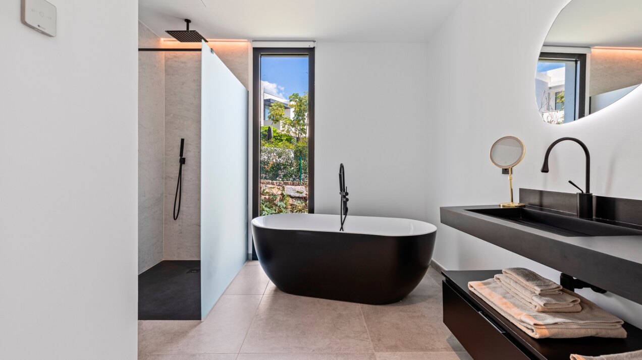 Modern Beachside Villa in El Campanario