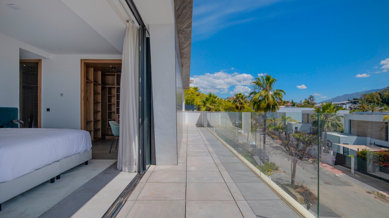 Modern Beachside Villa in El Campanario