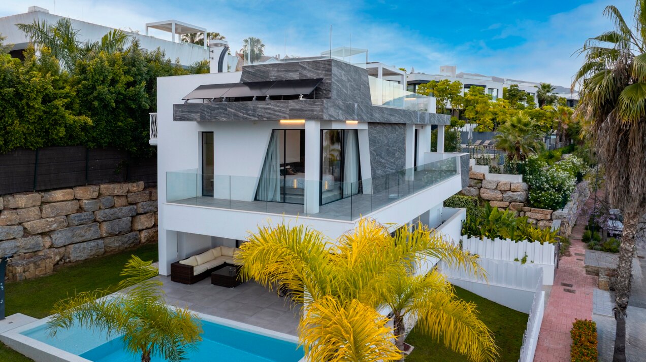 Modern Beachside Villa in El Campanario