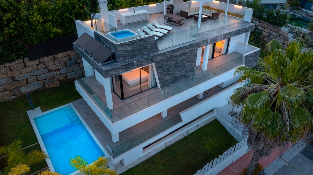 Modern Beachside Villa in El Campanario