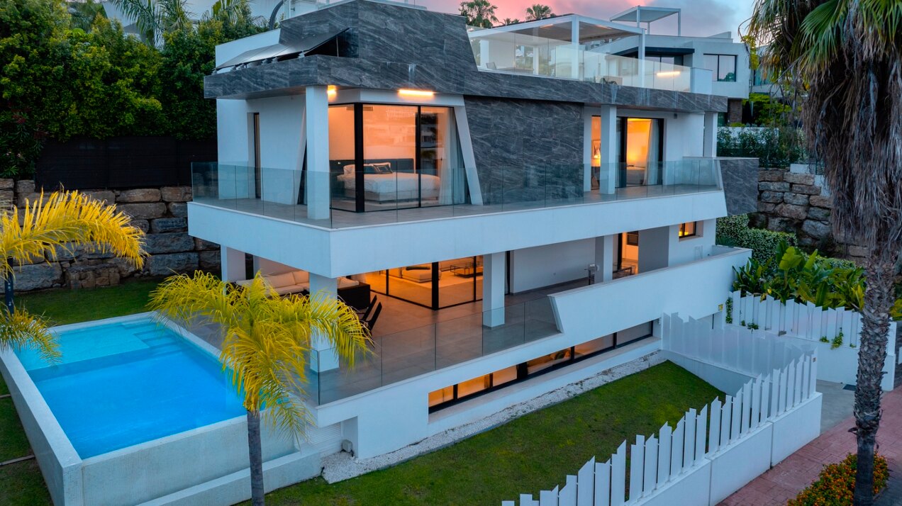 Modern Beachside Villa in El Campanario