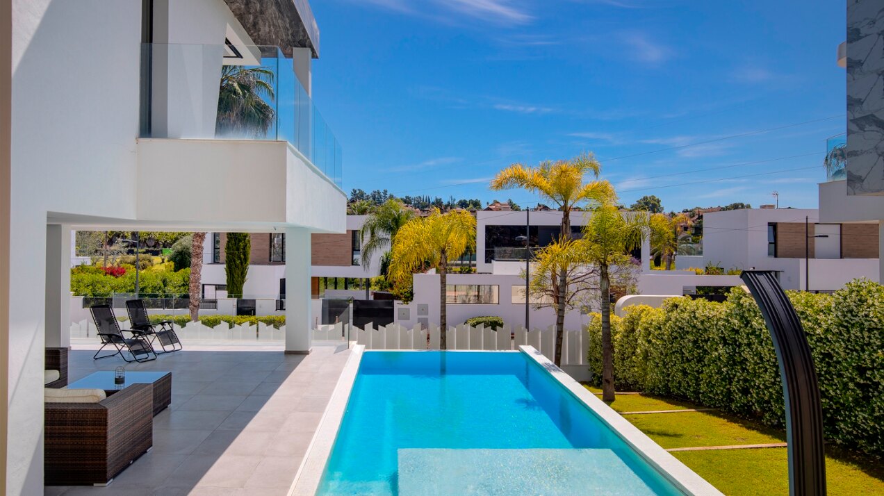 Modern Beachside Villa in El Campanario