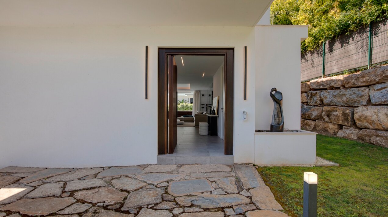 Modern Beachside Villa in El Campanario
