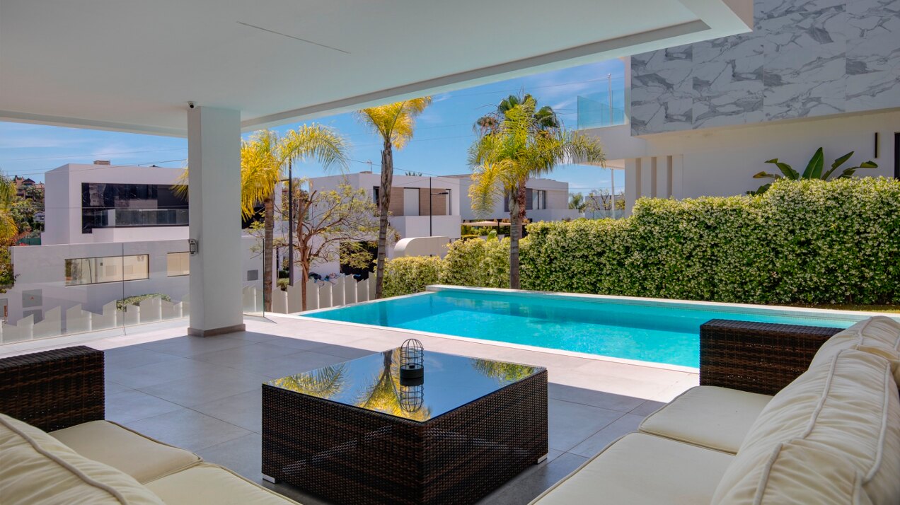 Modern Beachside Villa in El Campanario