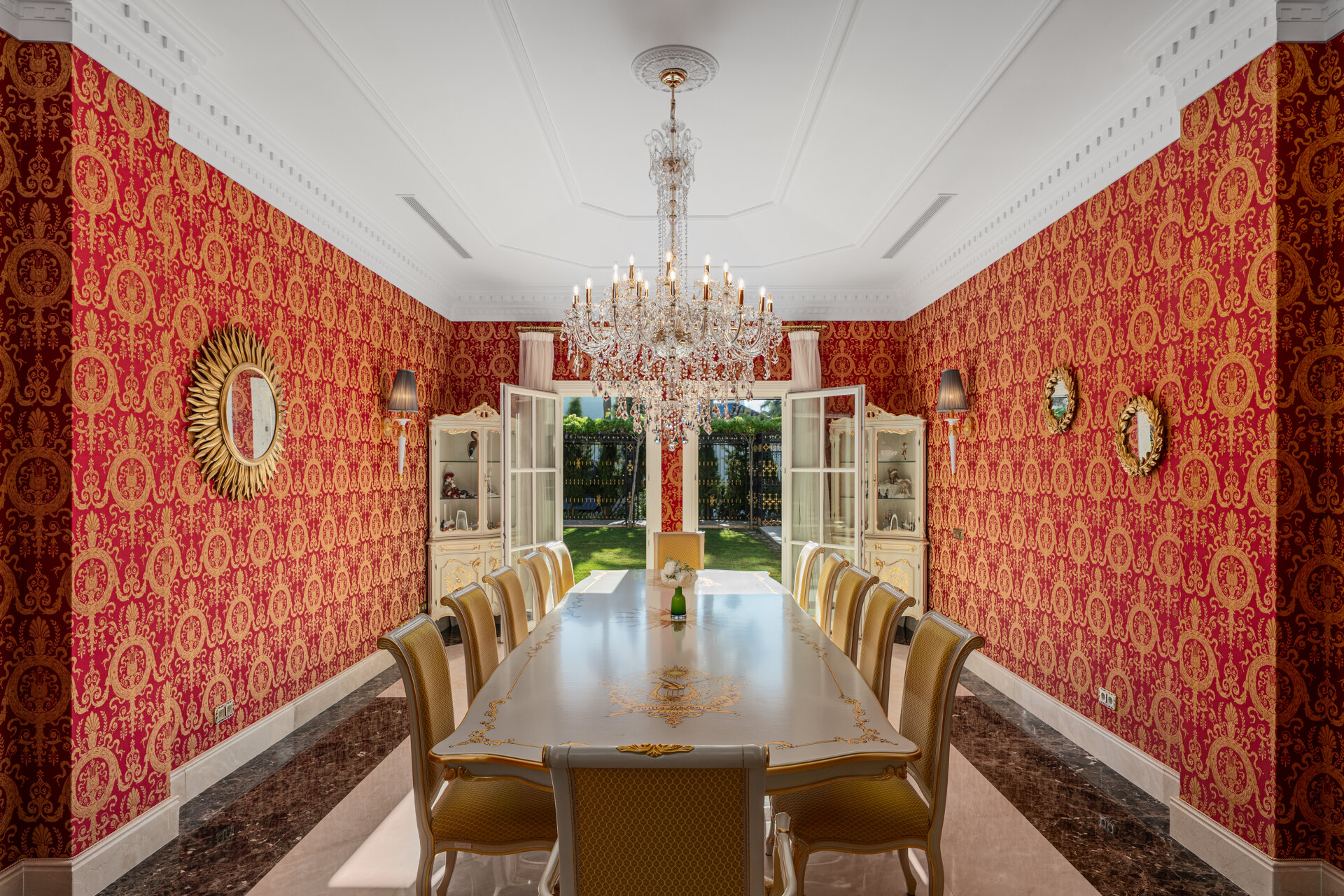 Elegante residencia que fusiona lo clásico y moderno