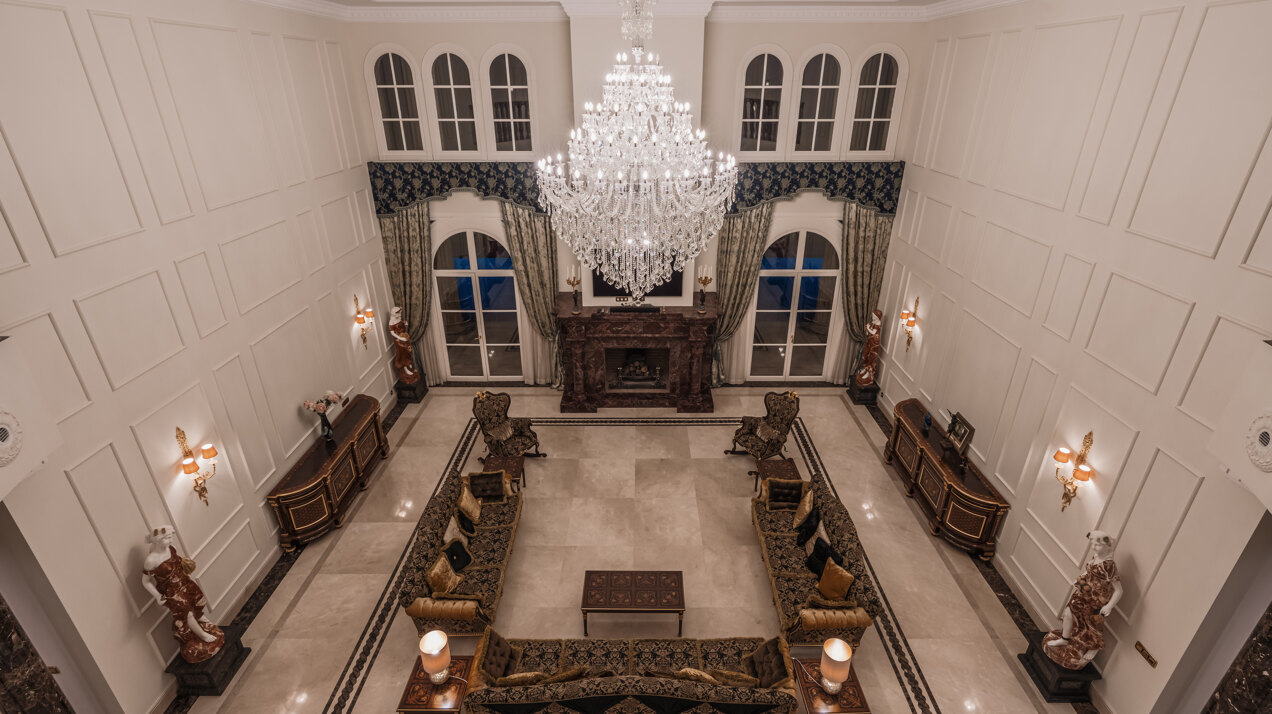 Beautiful residence blends the neoclassical & modern
